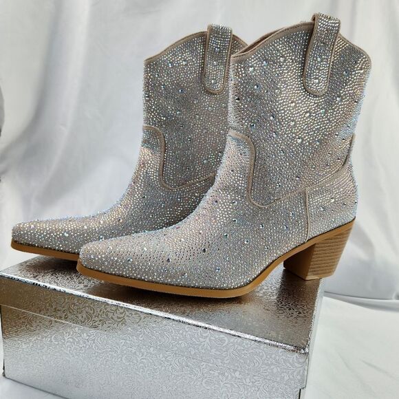 🩵NIB Apricot w/Silver Rhinestones Wide Calf Ankle Booties Size 8 - Picture 2 of 11